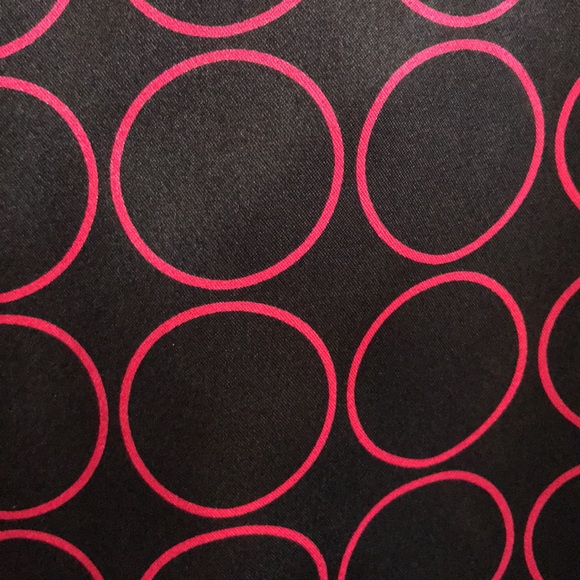 74) Cato blouse.beautifully styled, satiny fabric. - Picture 7 of 9